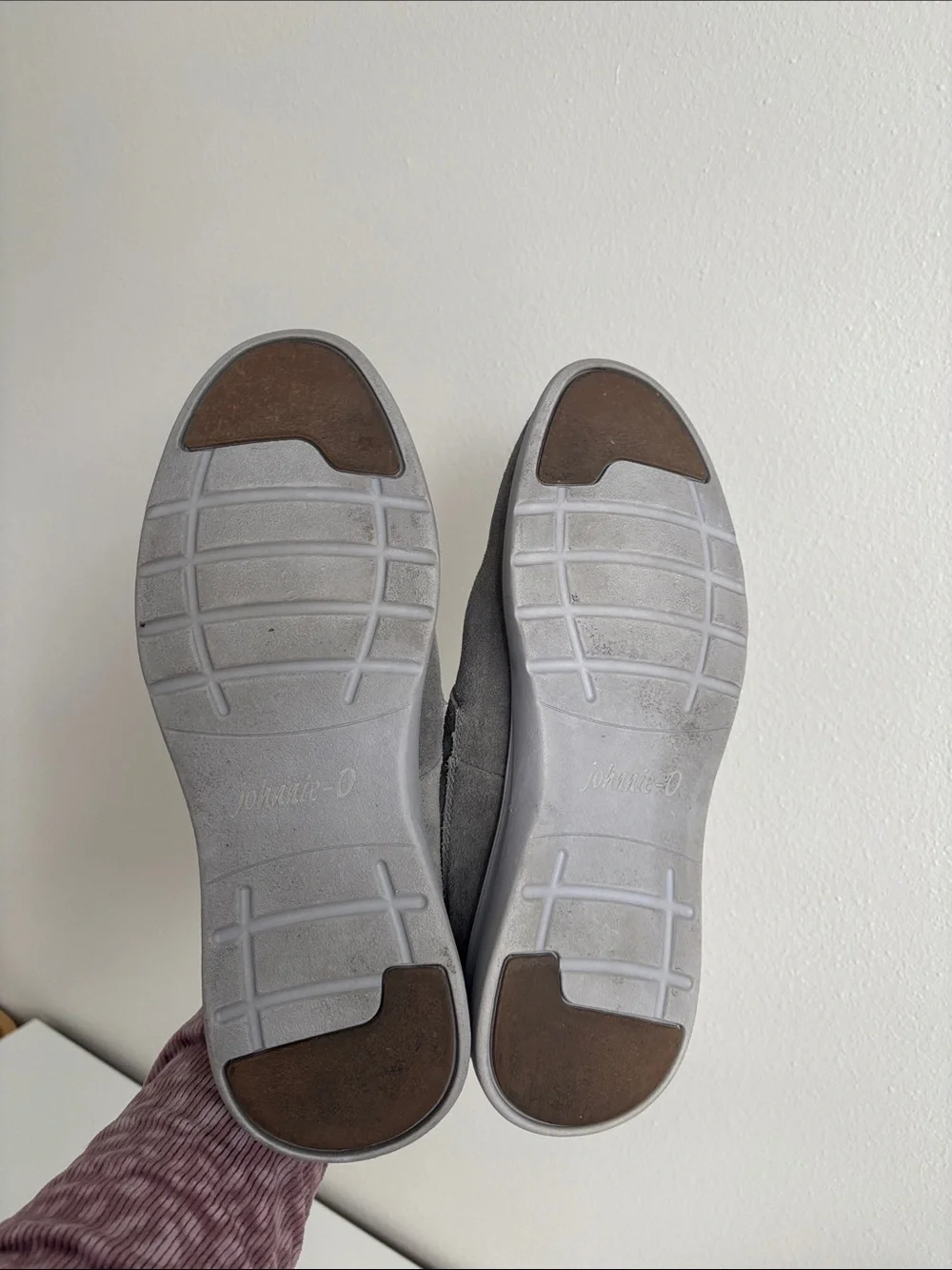 EUC Johnnie-O The Chill Chukka gray suede lace up boots men’s size US 10 casual